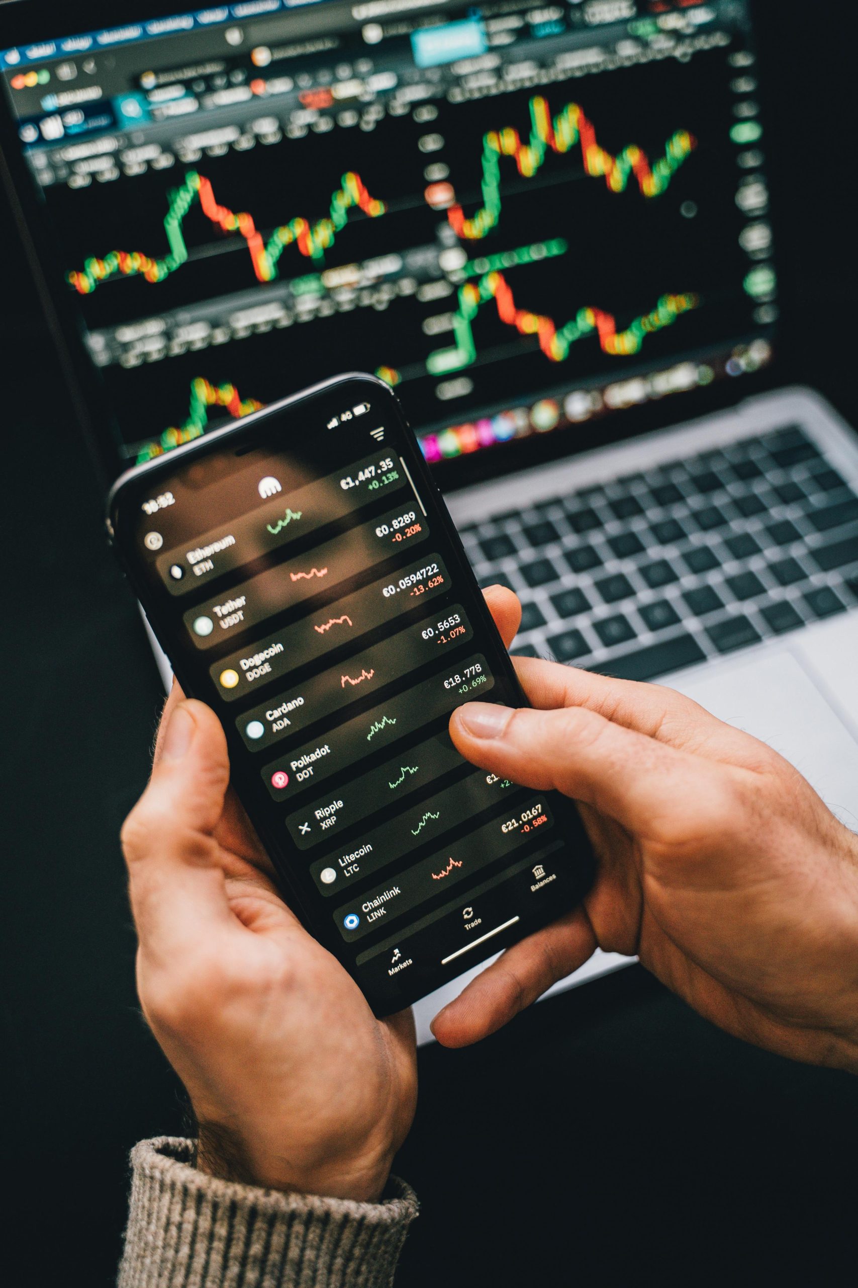 Analysing Stocks and Bonds: A Guide to Maximising Your Investments