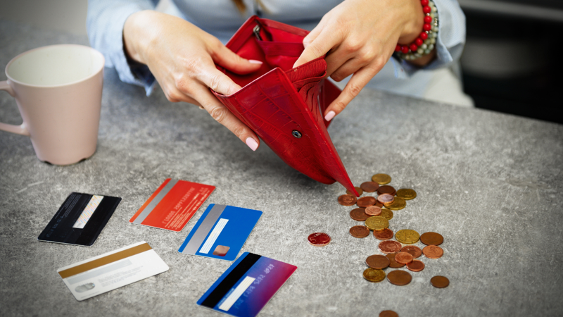 How to Use Credit Cards Wisely for Wealth Building Managing Credit Card Debt