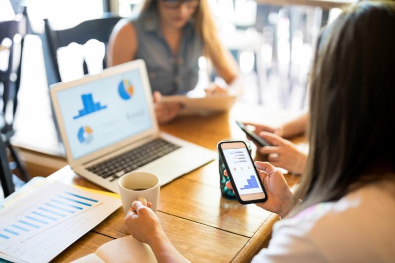 The Psychology Behind Successful Investing The Influence of Social and Media on Investment Decisions